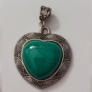 Vintage Howlite Southwestern Heart Gemstone Necklace Pendant Silver Ornate